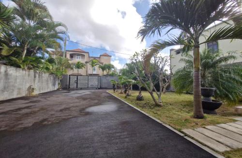 Mont Choisy Villa | Myki Family Villa - short walk to beach