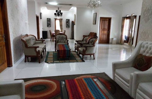 Ciloto Villa | Nikmati sentuhan pesona Bali moderen