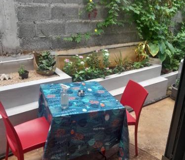 Albion Apartment | One-bedroom beach apartment, aircon,pool,WIFI