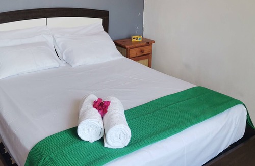 Flic-en-Flac Apartment | Peaceful 3 bedroom apartment beach flic en flac