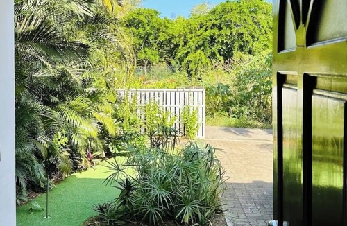 Grand Gaube House | Perfect Getaway: Private Villa with Pool and Water Slide.