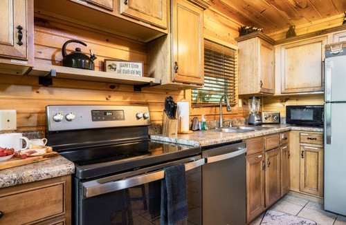 Hemlock Hills Cabin | Rocky Top Sports/Family Game Room/Pool Table/Air Hockey/Foosball/Classic Arcade