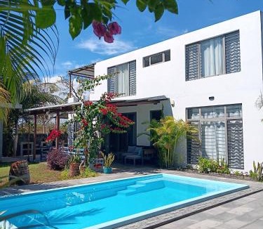 Roches Noires Villa | Serene 3-Bedroom Villa with Private Pool in Roches Noires