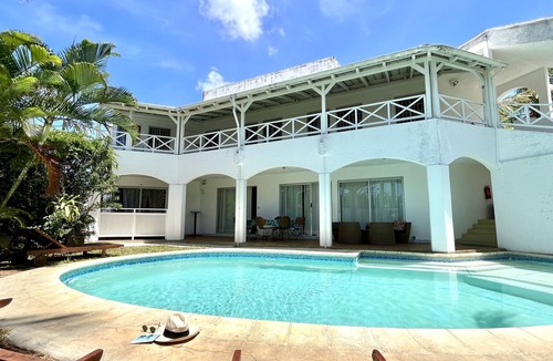 Mont Choisy House | Spacious Villa with garden and swimming pool 2 min from the beach - Government license Touristic residence n. 00102