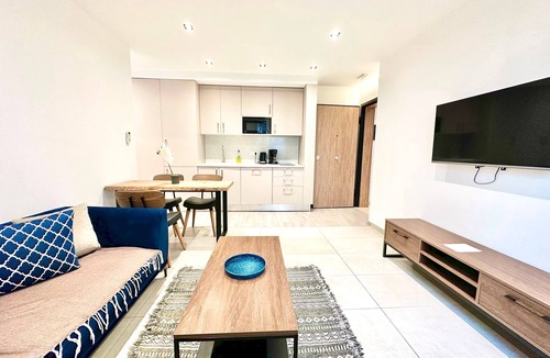 Les Berges du Lac Apartment | Sunset 101 brand new apt with gym in Lac 1