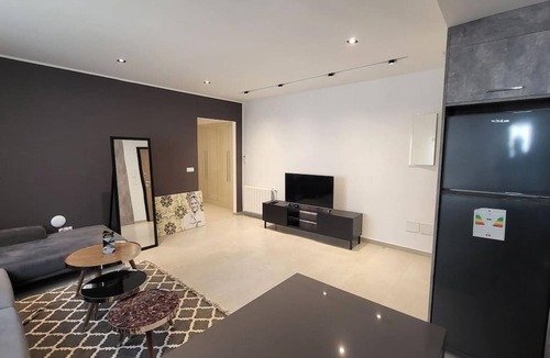 Les Berges du Lac Apartment | Sunset 303 Brand new apt With gym in Lac 1