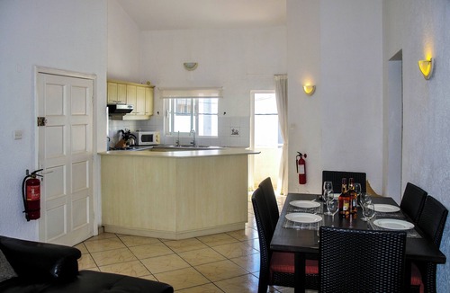 Flic-en-Flac Apartment | Top-Floor 2BR 2BTH Apartment | Large Pool View | 10 Min Walk to Beach