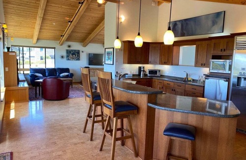Sea Ranch House | Tranquility Base – Modern Home with Fireplace