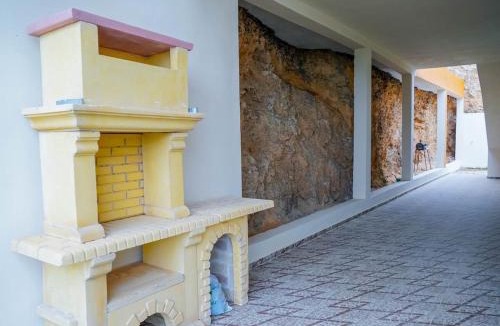 Aousja House | Villa Azure - Spacious Home In Metline