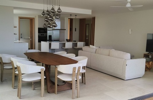 Roches Noires Villa | Villa Azuri - with a private pool and garden