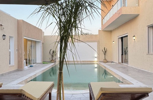 Djerba Midun Villa | Villa Farah: Pool, Jacuzzi with no neighbors in sight