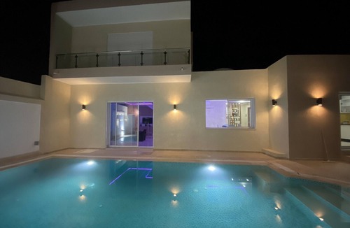 Djerba Midun Villa | Villa Farah: Pool, Jacuzzi with no neighbors in sight