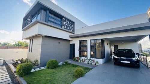 Vacoas-Phoenix House | Villa Palmeras 4-Bedroom AC Premium Central Oasis - Newly Refreshed