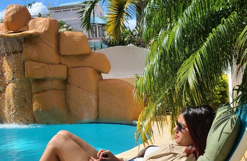 Flic-en-Flac Villa | Villa with waterfall at the pool, ideal for large families, couples and friends.