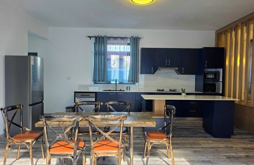 Grand-Baie Villa | Wave Rock Villa: Cozy, Modern & Well-Equipped Retreat in the Heart of G.Baie.