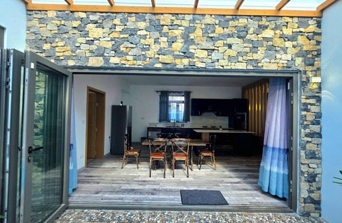 Grand-Baie Villa | Wave Rock Villa: Cozy, Modern & Well-Equipped Retreat in the Heart of G.Baie.