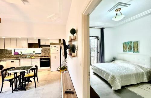 La Marsa Apartment | Work and Wave cosy studio at La Marsa
