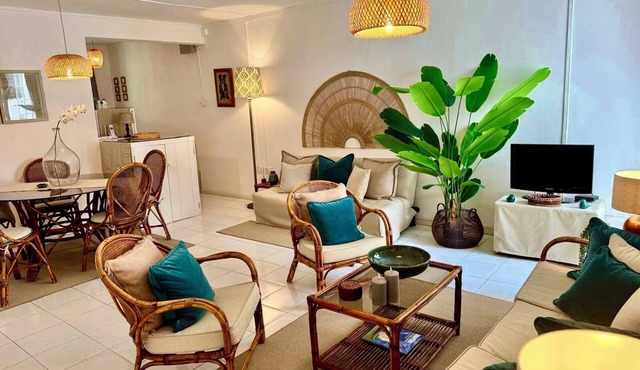 🐠 1-BEDROOM APARTMENT WITH POOL - 3 MINUTES WALK TO BEACHES,RESTAURANTS & SHOPS