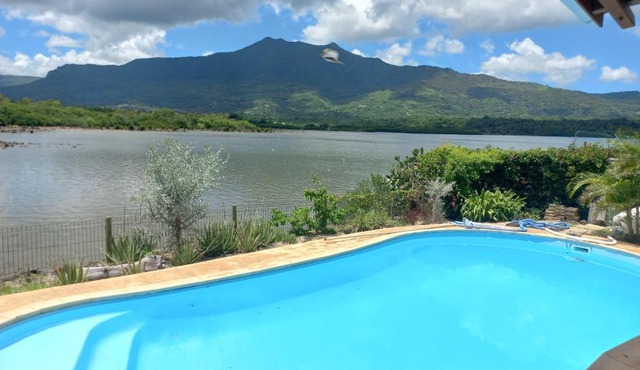 21LG Ilot Fortier M Sea Front and Swimming pool