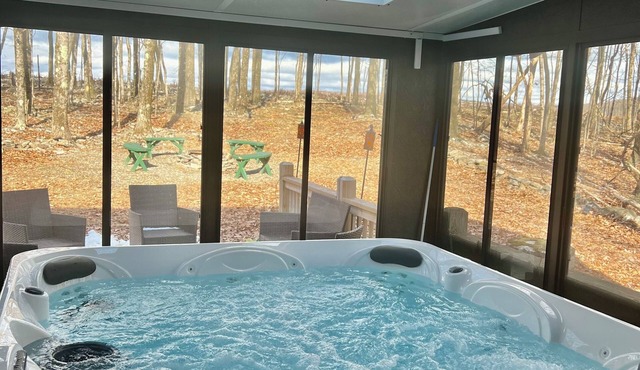 5 Lakes, 2 Pools, Log Cabin, Indoor Hot Tub, Game Room & Resort Amenities in Albrightsville