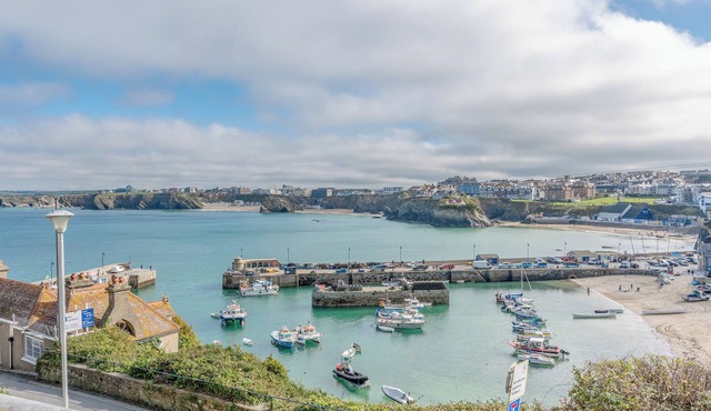 A first floor apartment in Newquay, with spectacular harbour views. in Newquay