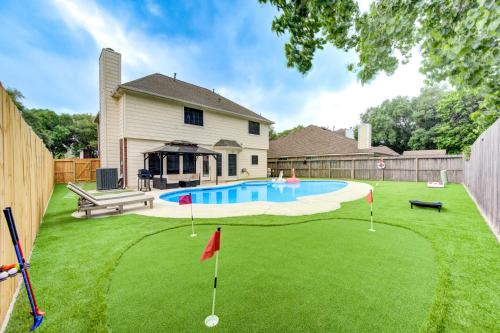 Amazing Getaway Home - 4 Bedrooms 2,5 Baths - West Houston, Katy, Richmond - Huge Pool, Mini-Golf, PingPong, Billards, BBQ, Katy Asian Town, Typhoon Waterpark, King Bed in Katy