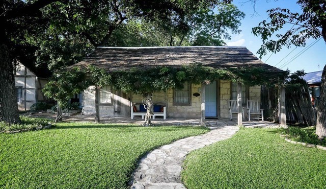 Austin St. Retreat - Maria's Suite | Pet friendly in Fredericksburg