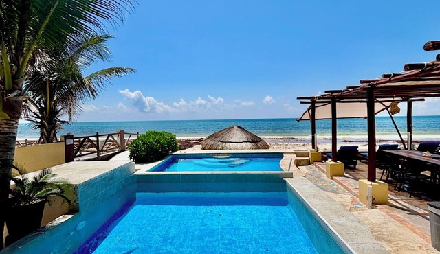 Beachfront 4 Bdrs. Penthouse with Private Pool, Chef, Housekeeper in Playa morelos