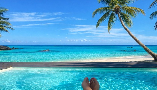 Black Reef Apartments