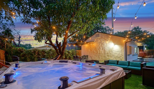 Bohemian Bungalow—Hot Tub For 10-- 10min from SOUTH BEACH in Miami