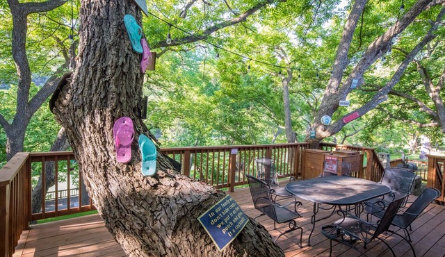 Bohemian Hill: NB Cypress-Lined Guadalupe Riverfront + Main & Guest House + Shady Decks & Backyard in New Braunfels