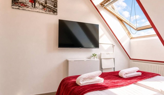 Bright AC Room Near Hauptbahnhof in Vienna
