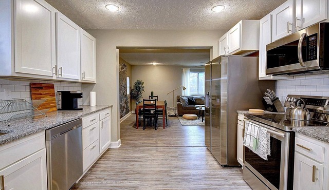 Calm and cozy WV home conveniently located. in Teays Valley