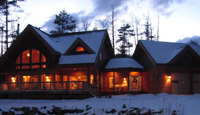CAMP DAVID in Bolton Landing, Immaculate, Dog-friendly Fire-pit Play-yard in Bolton