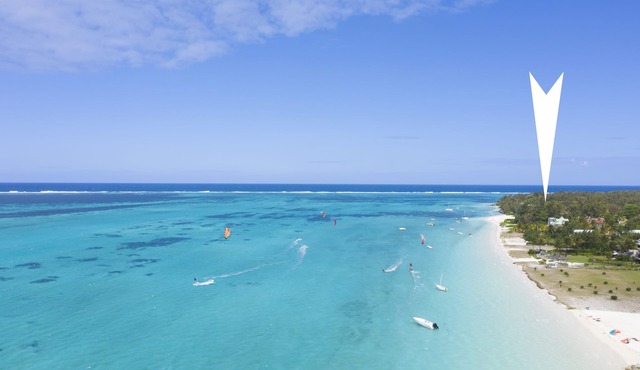 Charming Villa Pointe D'Esny feet in the water on garden and beach, quiet, wifi