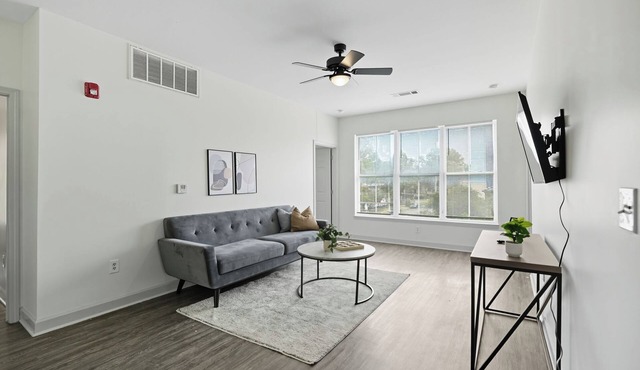 Chic 2BR/2BA with Gym and Rooftop Access in Memphis