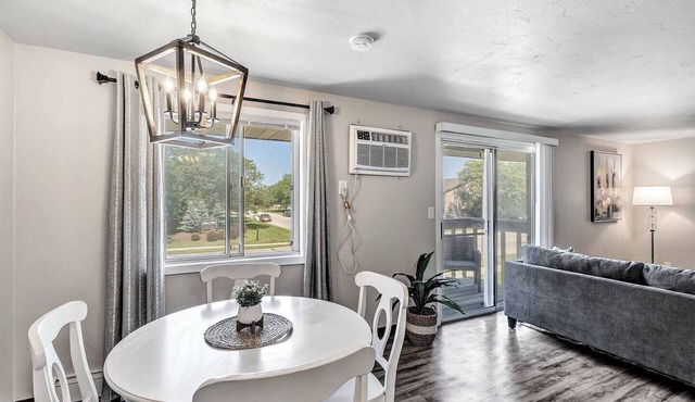 Contemporary Two-Bd Upper Suite in Green Bay