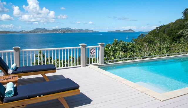 Coqui: Newly Renovated! Full AC! Fantastic Views! in Cruz Bay
