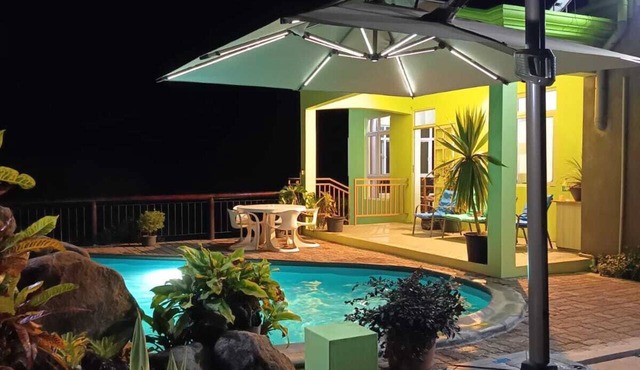 Cosy and peaceful retreat with sea view and mountain view for family and friends