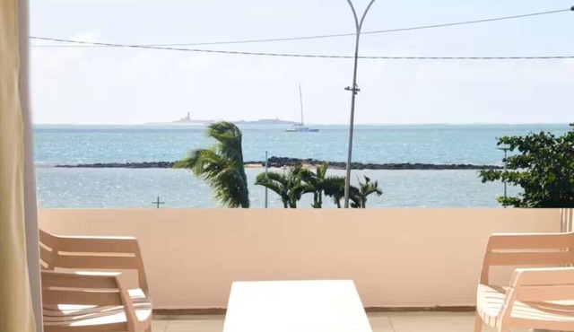 Cozy 1-bedroom apartment in peaceful Mahebourg with AC
