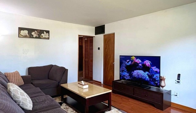 Cozy 3BR Home near Airport & Transit! in Mississauga