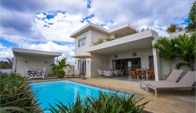 ELOMY VILLA