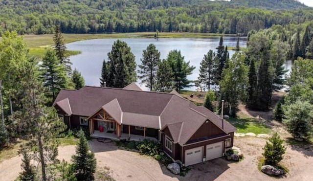 Entire 5 bed 5500 Sq ft Waterfront Home in Madawaska