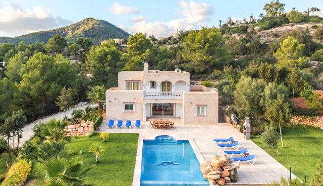 VILLA COQUETA in Sant Josep de Sa Talaia / San Jose