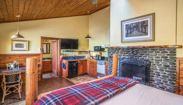 Experience the Magic of the Coast with Beach Access Nearby! in Cannon Beach