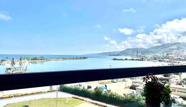 Four Bedrooms Romantic Retreat With Beach sea View and Near Trabzon Airport in Trabzon