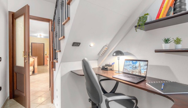Ganden's Flat - One Bedroom Apartment, Sleeps 3 in Modena