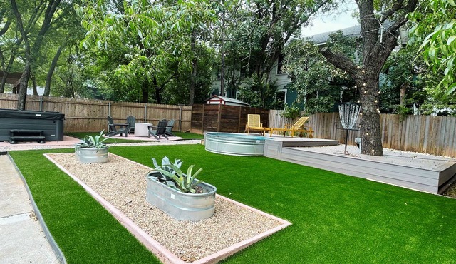 Harp Haven: Silos, Pool, Hot Tub, Fire Pit, King Beds & More in Waco