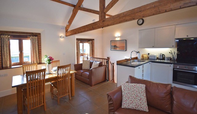 High Quality, Peaceful, Panoramic Views, AONB, close to Jurassic Coast. in Colyton