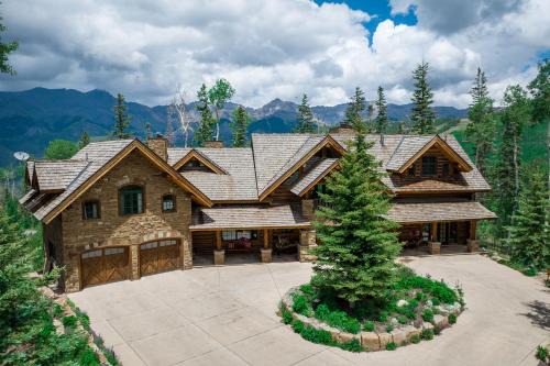 Hilltop Hideaway by Exceptional Stays in Telluride